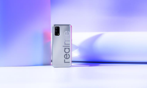 银色与大LOGO的碰撞 realme这款新机看着就很酷