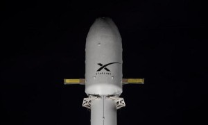 SpaceX第八批60颗卫星升空，其中一颗装了”遮阳伞”