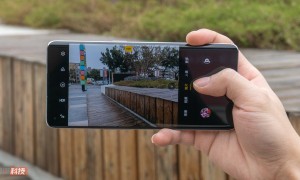 不止后置四摄，OPPO Reno5 系列还用上了夜光材料