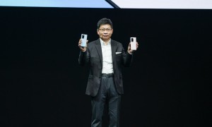 华为发布新一代折叠旗舰Mate X2，将首批升级HarmonyOS